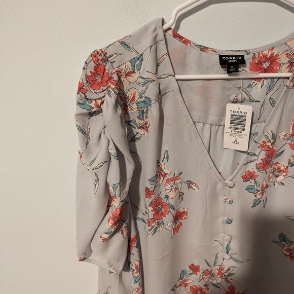 NWT Torrid Harper Georgette Floral V-Neck Ruched Short Sleeve Blouse Size 2X - Picture 6 of 14